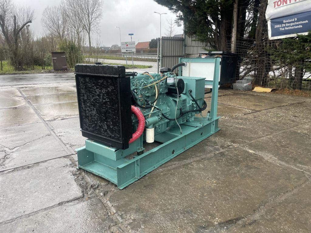 Perkins 85 KVA Generator 3 Phase Perkins 85 KVA Generator 3 Phase - Generator electric: Foto 2 Perkins 85 KVA Generator 3 Phase Perkins 85 KVA Generator 3 Phase - Generator electric: Foto 2