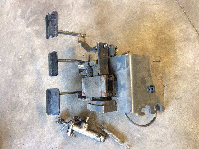 Accelerator and brake pedals for Linde R12C, Series 115-C - Pedala pentru Stivuitor: Foto 1 Accelerator and brake pedals for Linde R12C, Series 115-C - Pedala pentru Stivuitor: Foto 1