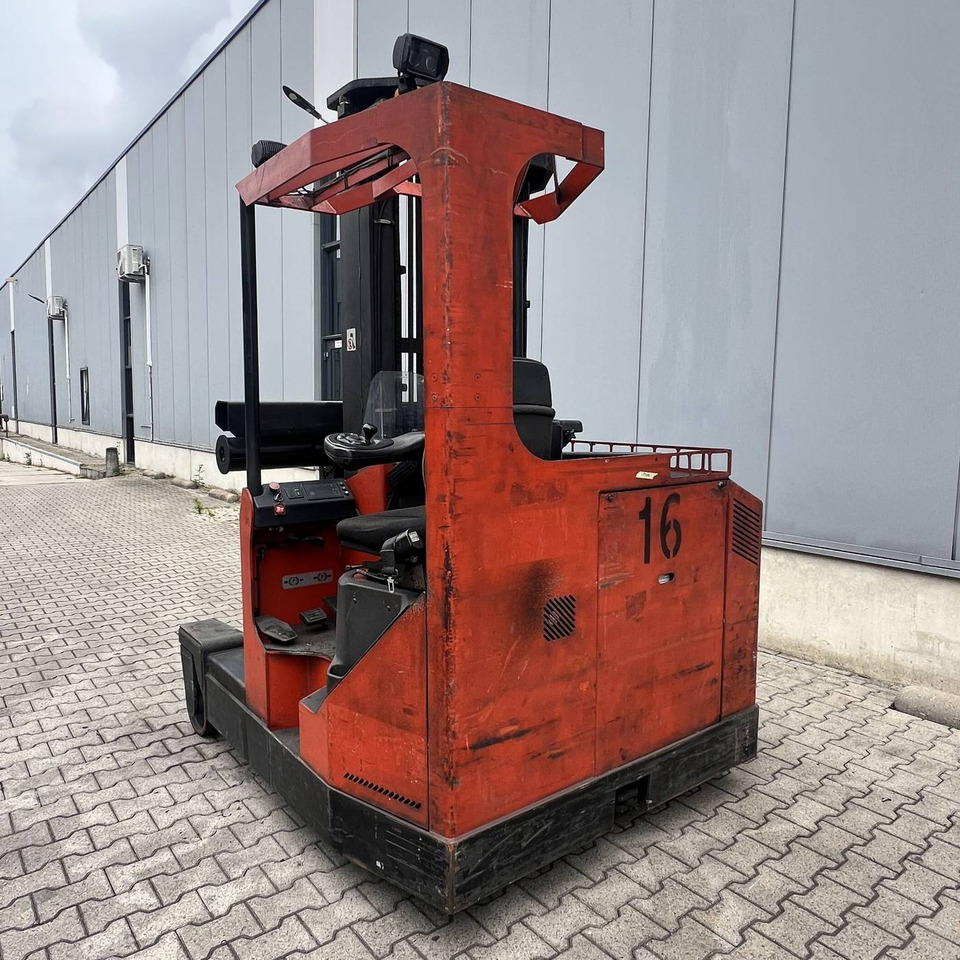 BT FR2.7 - Stivuitor cu catarg retractabil, cu schimbare rapidă de direcţie: Foto 3 BT FR2.7 - Stivuitor cu catarg retractabil, cu schimbare rapidă de direcţie: Foto 3