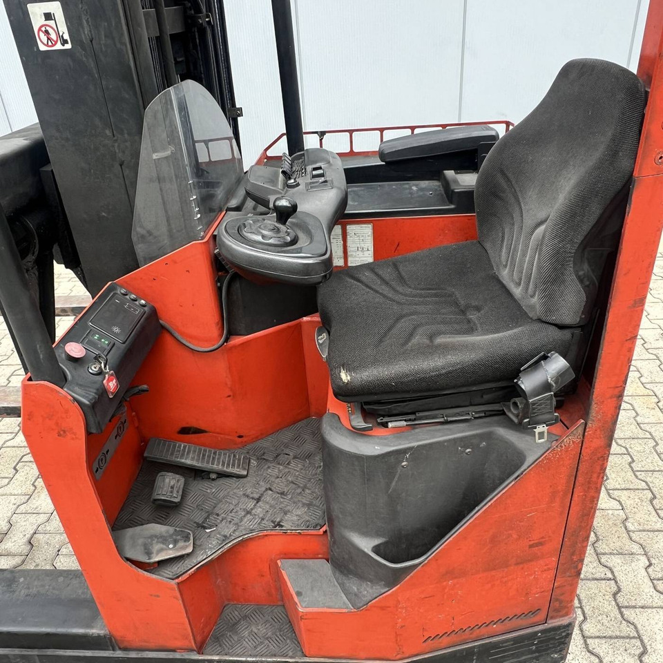 BT FR2.7 - Stivuitor cu catarg retractabil, cu schimbare rapidă de direcţie: Foto 5 BT FR2.7 - Stivuitor cu catarg retractabil, cu schimbare rapidă de direcţie: Foto 5