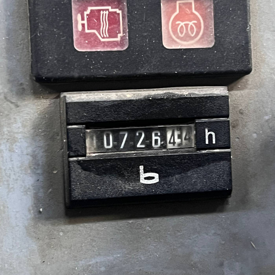 Hako Jonas 1200D - Mașină de măturat industrială: Foto 4 Hako Jonas 1200D - Mașină de măturat industrială: Foto 4