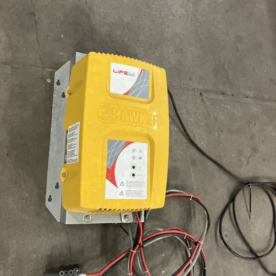 Hawker 24V/80A Life Tech (2) - Sistem electric pentru Stivuitor: Foto 2 Hawker 24V/80A Life Tech (2) - Sistem electric pentru Stivuitor: Foto 2