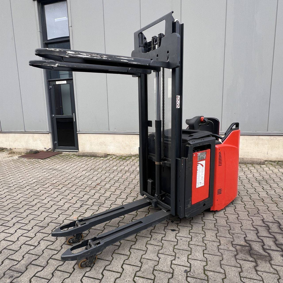 Linde D12SP (133) - Transpalet la mare înălţime: Foto 3 Linde D12SP (133) - Transpalet la mare înălţime: Foto 3