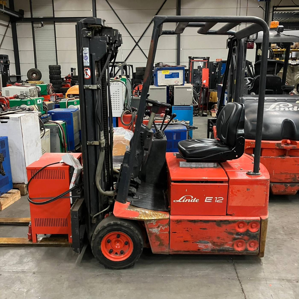 Linde E12Z-02 (324) - Electrostivuitor: Foto 1 Linde E12Z-02 (324) - Electrostivuitor: Foto 1