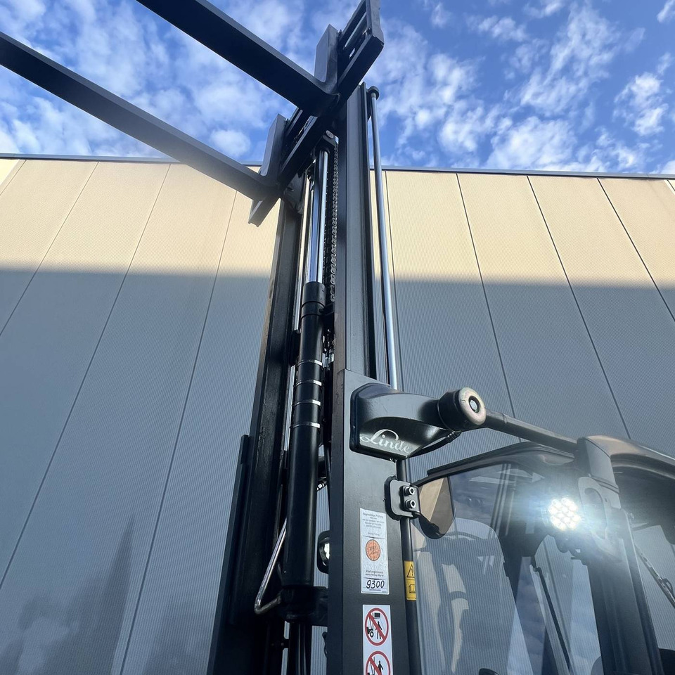 Linde E20PH-02 (386) EVO - Electrostivuitor: Foto 3 Linde E20PH-02 (386) EVO - Electrostivuitor: Foto 3