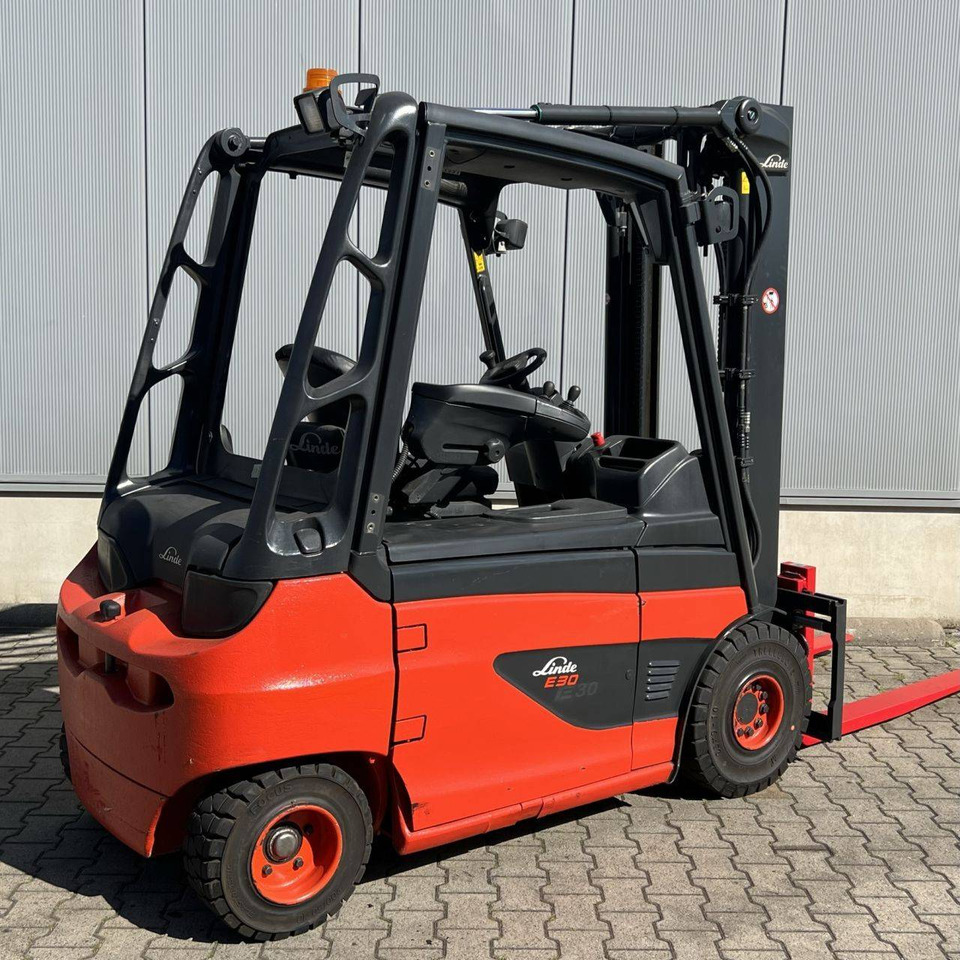 Linde E30 (387) - Electrostivuitor: Foto 2 Linde E30 (387) - Electrostivuitor: Foto 2