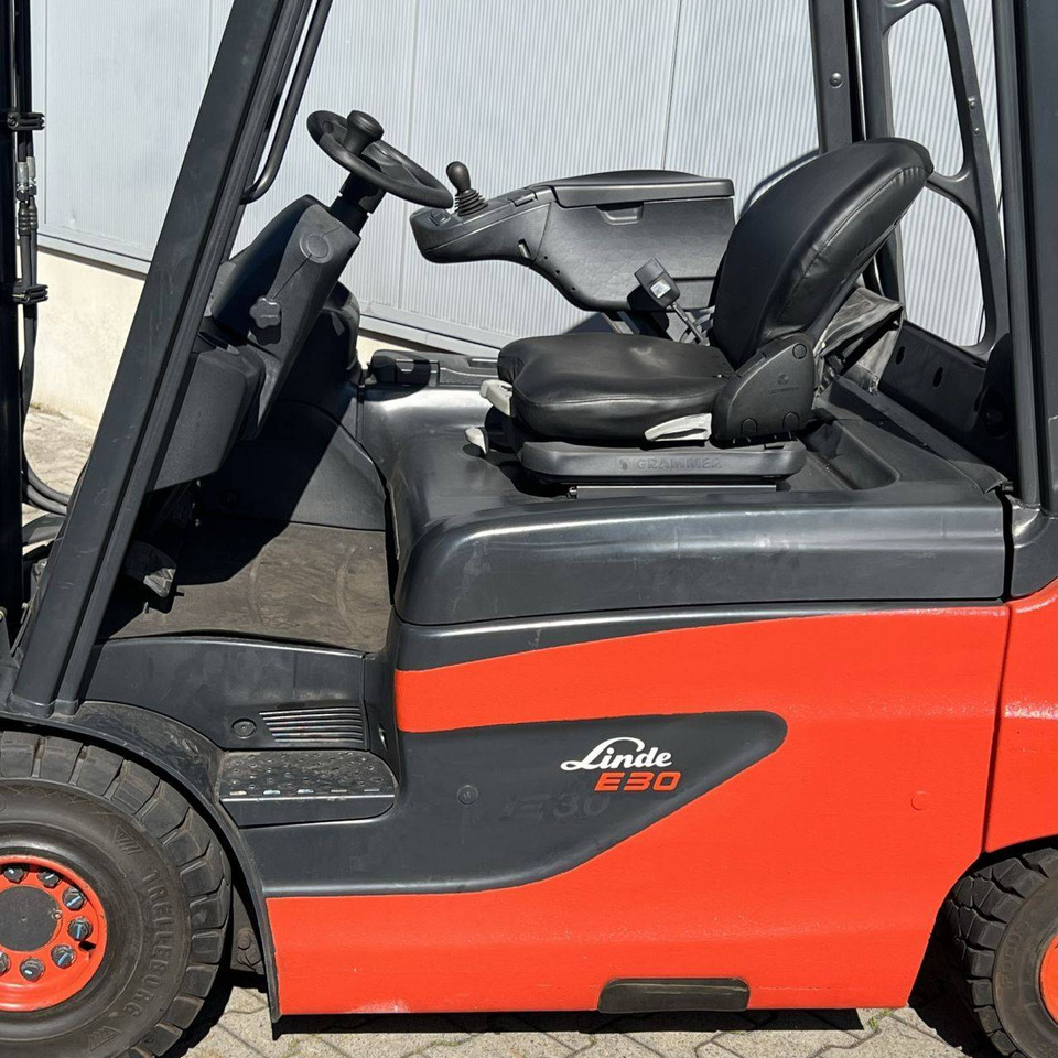 Linde E30 (387) - Electrostivuitor: Foto 4 Linde E30 (387) - Electrostivuitor: Foto 4