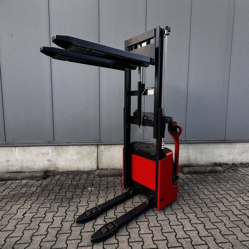 Linde L12 (1172) - Transpalet la mare înălţime: Foto 3 Linde L12 (1172) - Transpalet la mare înălţime: Foto 3