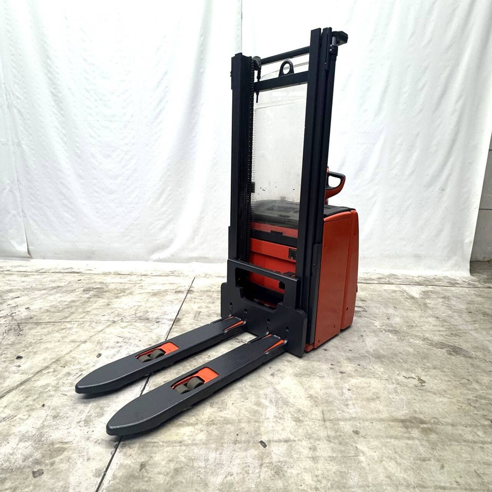 Linde L14 (1173) - Transpalet la mare înălţime: Foto 2 Linde L14 (1173) - Transpalet la mare înălţime: Foto 2