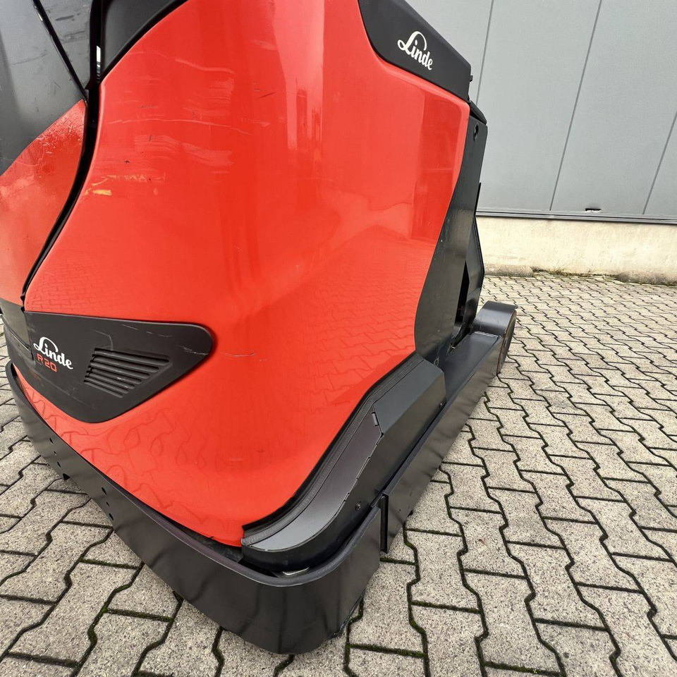 Linde R20W (1120) - Stivuitor cu catarg retractabil: Foto 4 Linde R20W (1120) - Stivuitor cu catarg retractabil: Foto 4