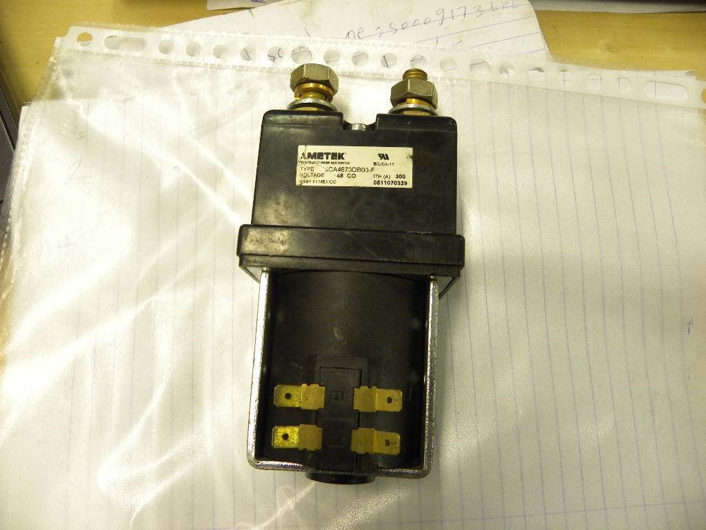 Magnetic switch for Caterpillar NR16N - Sistem electric pentru Stivuitor: Foto 1 Magnetic switch for Caterpillar NR16N - Sistem electric pentru Stivuitor: Foto 1
