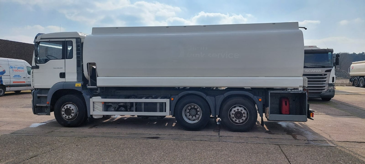 Camion cisternă MAN HS 26 FNLC: Foto 11
