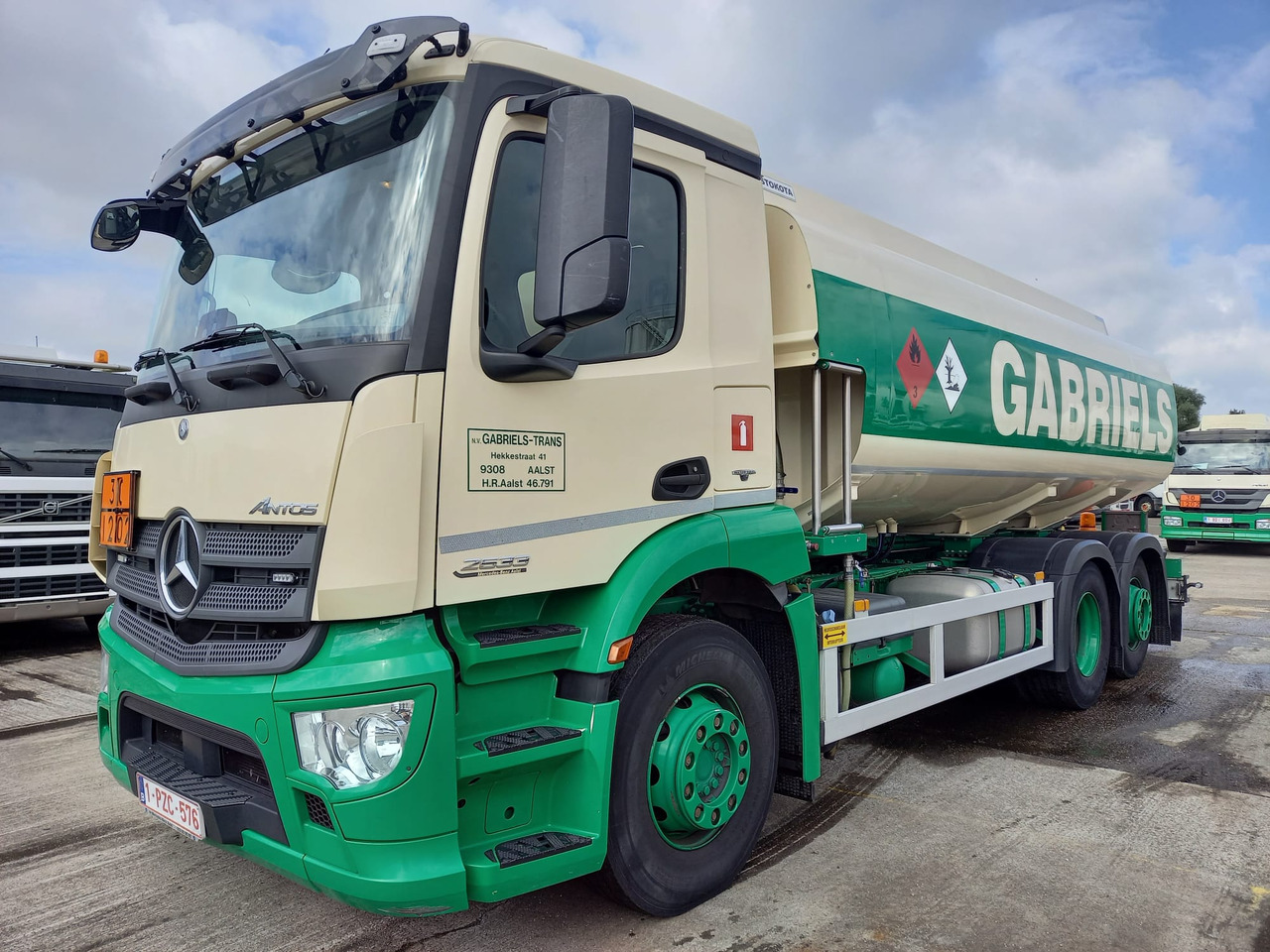 MERCEDES ANTOS - Camion cisternă: Foto 1 MERCEDES ANTOS - Camion cisternă: Foto 1