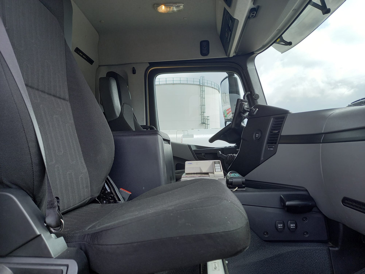 MERCEDES ANTOS - Camion cisternă: Foto 3 MERCEDES ANTOS - Camion cisternă: Foto 3