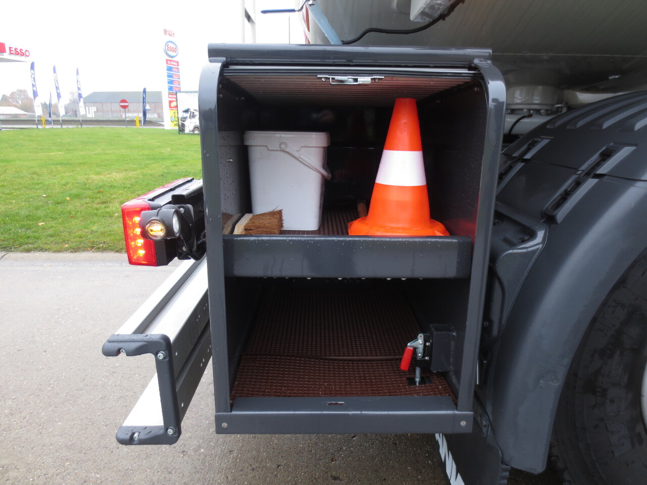 SCANIA G370 - Camion cisternă: Foto 5 SCANIA G370 - Camion cisternă: Foto 5