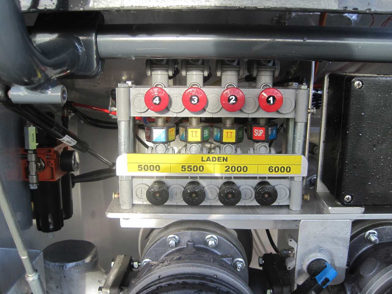 SCANIA G370 - Camion cisternă: Foto 4 SCANIA G370 - Camion cisternă: Foto 4