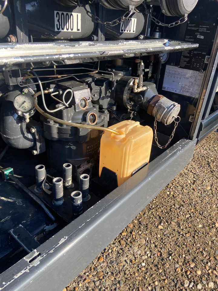 SCANIA P410 - Camion cisternă: Foto 5 SCANIA P410 - Camion cisternă: Foto 5