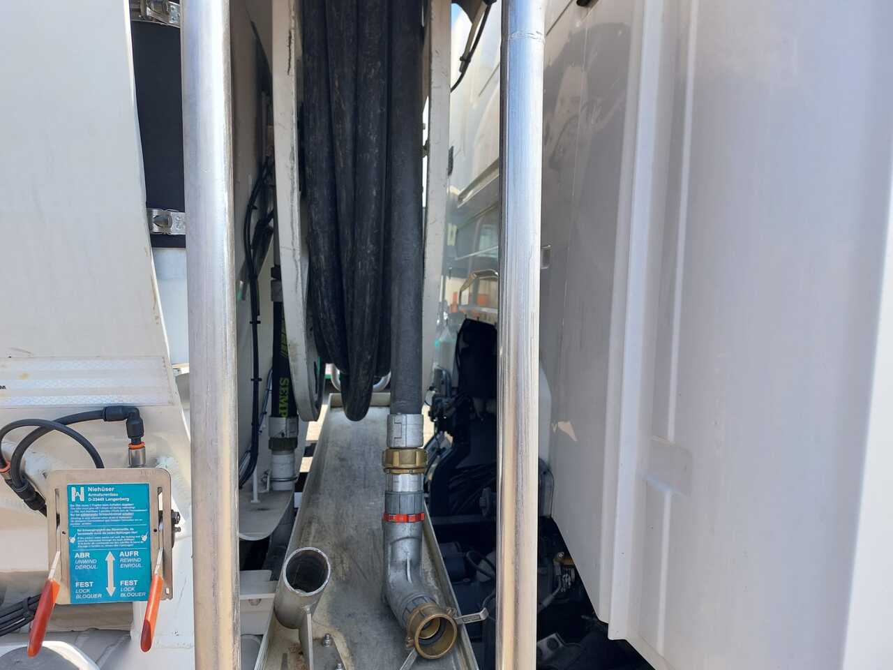 SCANIA PRT - Camion cisternă: Foto 2 SCANIA PRT - Camion cisternă: Foto 2