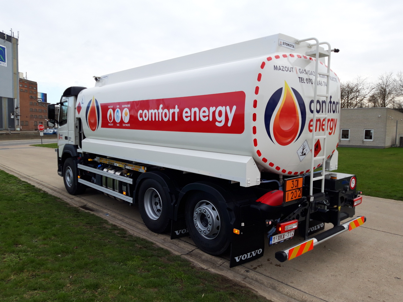 Camion cisternă VOLVO FM: Foto 15