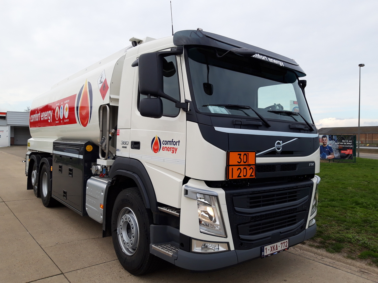 Camion cisternă VOLVO FM: Foto 11