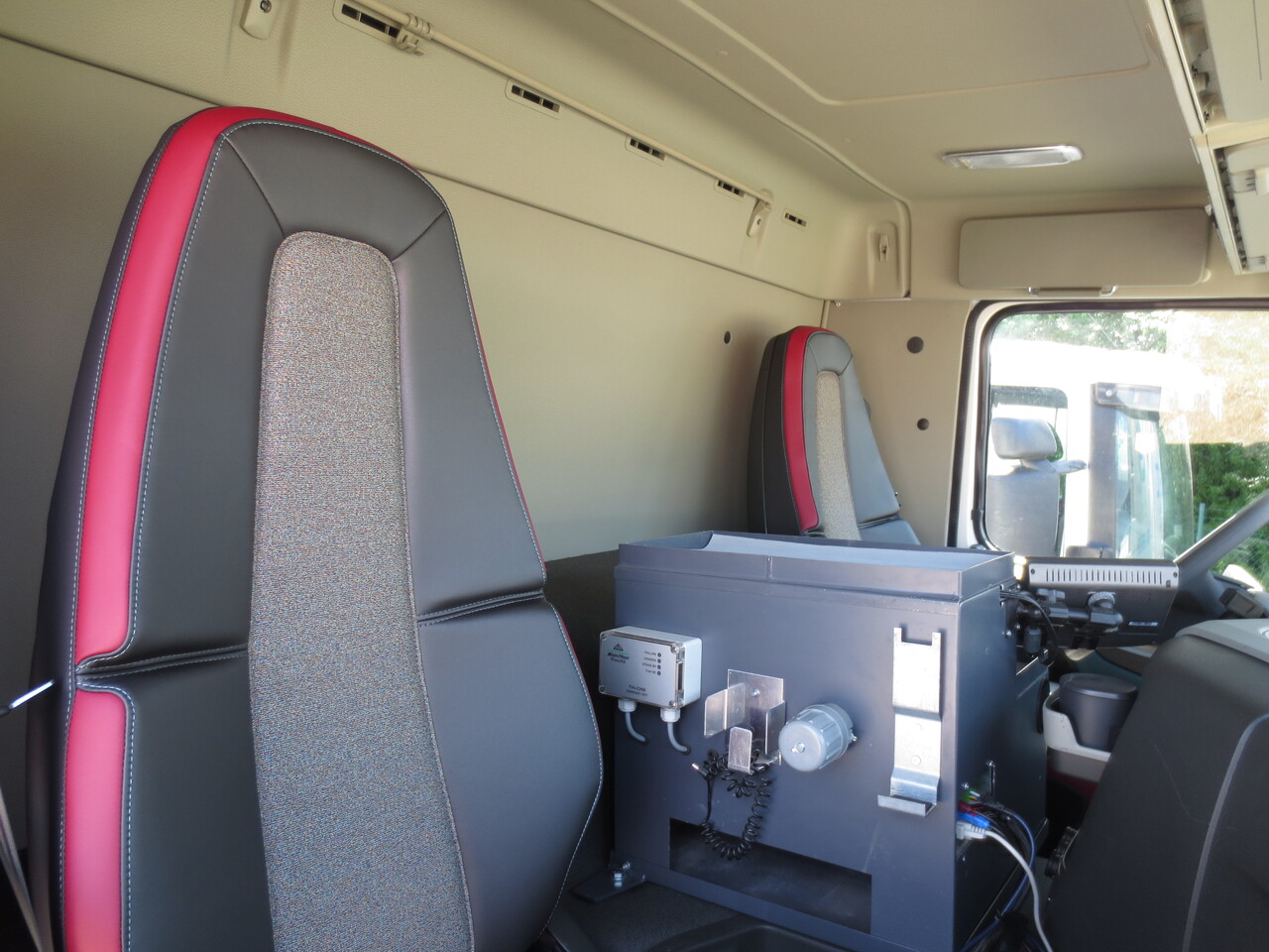 VOLVO FM - Camion cisternă: Foto 5 VOLVO FM - Camion cisternă: Foto 5