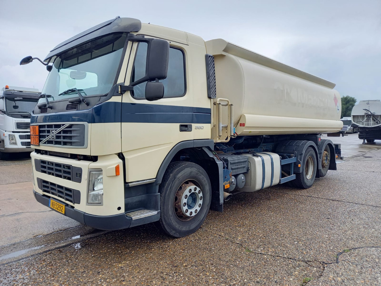 VOLVO FM (lot of 3) - Camion cisternă: Foto 1 VOLVO FM (lot of 3) - Camion cisternă: Foto 1