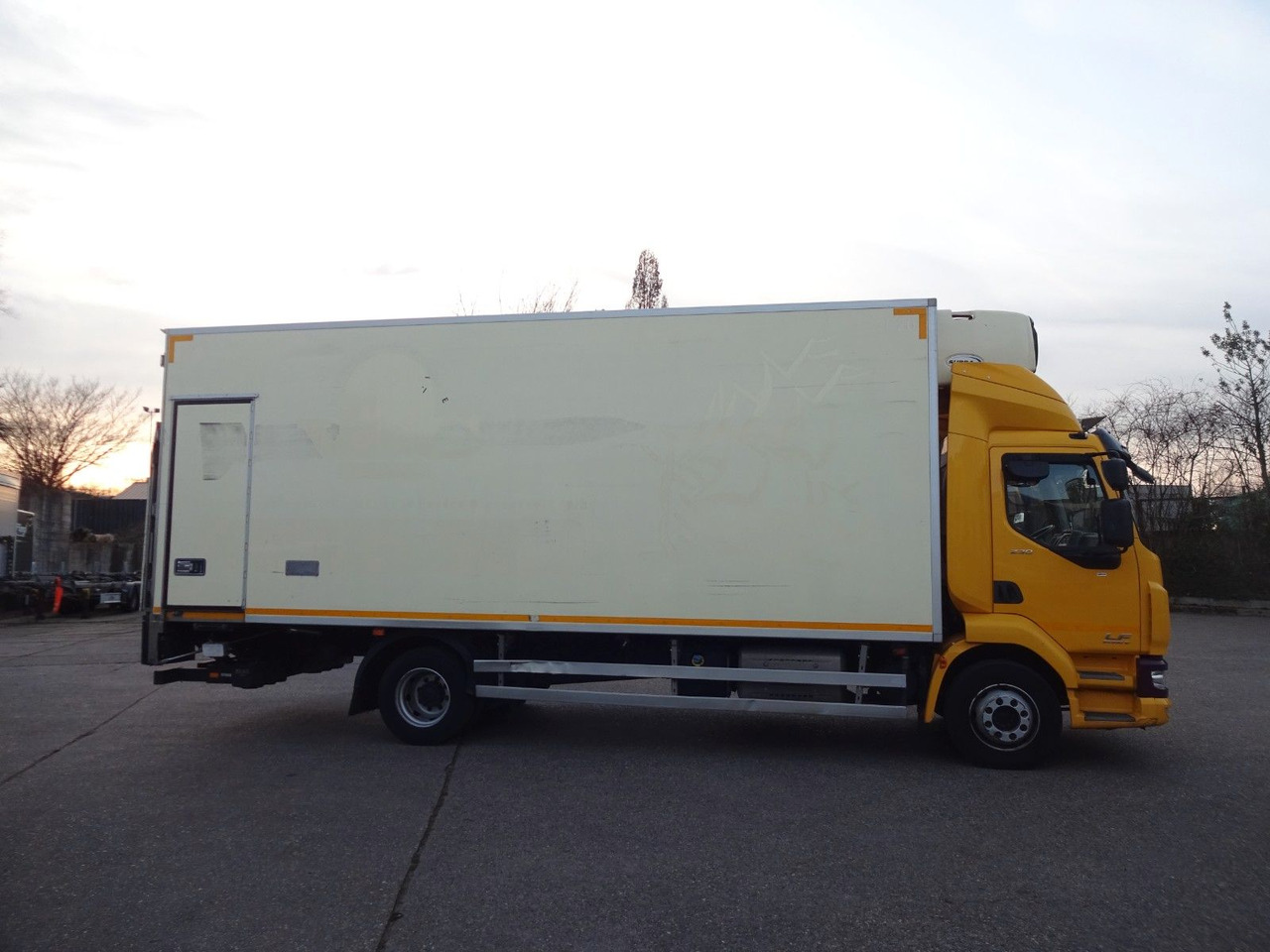 DAF LF 230, 12 T, LBW, Türen, Klima, Automat, Kamera - Camion frigider: Foto 4 DAF LF 230, 12 T, LBW, Türen, Klima, Automat, Kamera - Camion frigider: Foto 4
