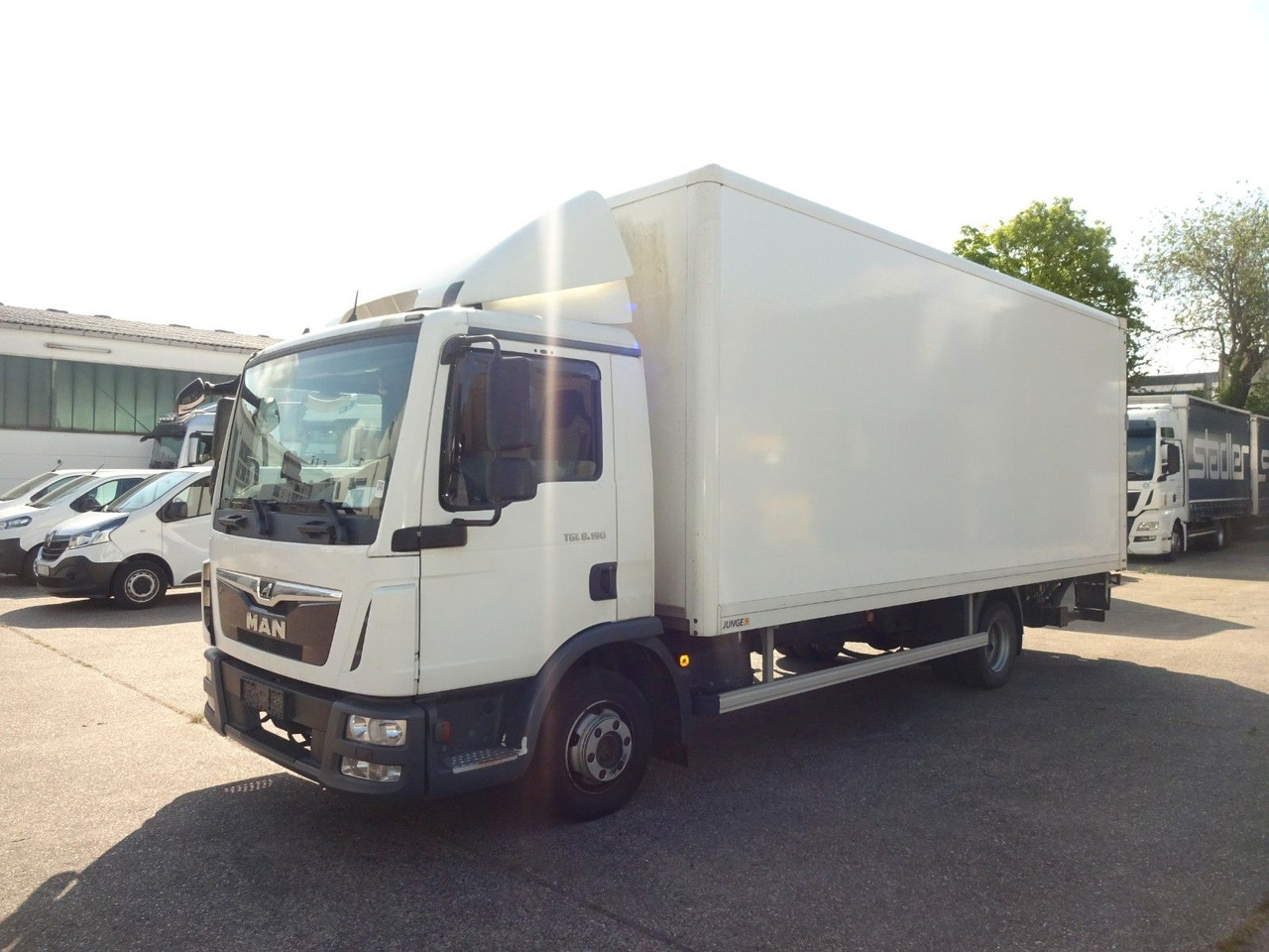 MAN TGL 8.190, LBW, Luft, Tempomat, Standheizung - Autoutilitară box: Foto 2 MAN TGL 8.190, LBW, Luft, Tempomat, Standheizung - Autoutilitară box: Foto 2