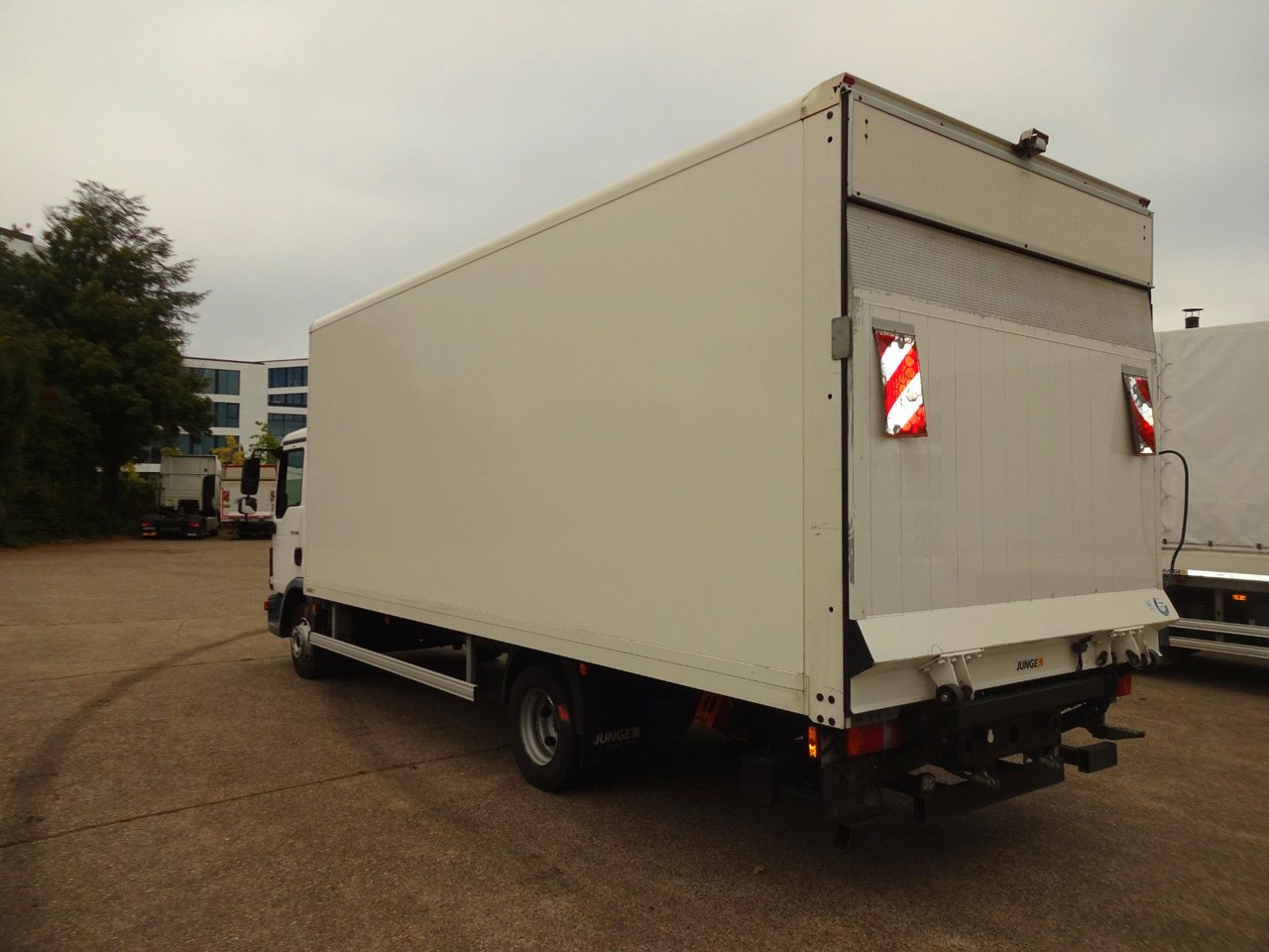 MAN TGL 8.190, LBW, Luft, Tempomat, Standheizung - Autoutilitară box: Foto 5 MAN TGL 8.190, LBW, Luft, Tempomat, Standheizung - Autoutilitară box: Foto 5