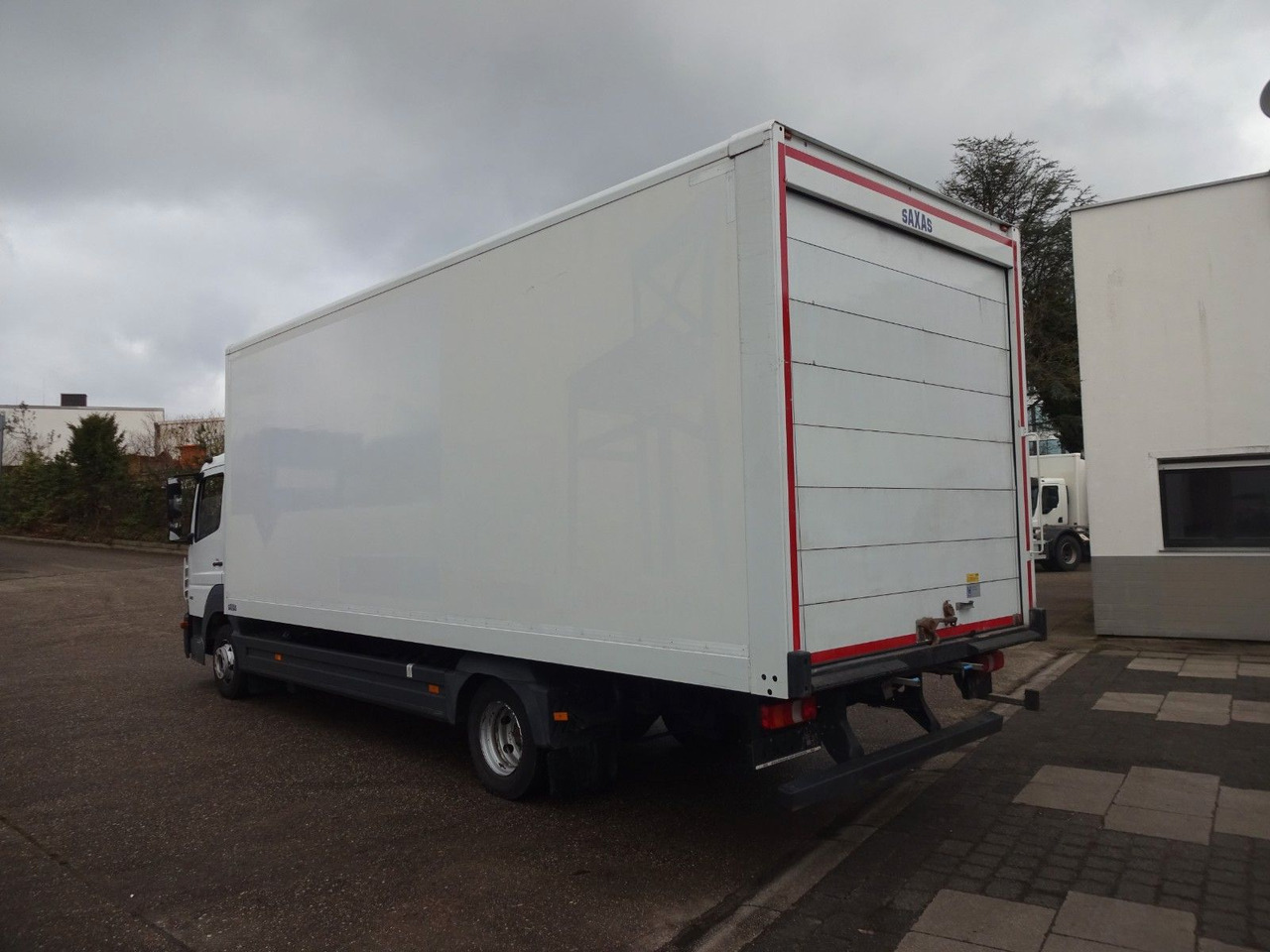 Mercedes-Benz Atego 818, Koffer mit Rolltor - Autoutilitară box: Foto 5 Mercedes-Benz Atego 818, Koffer mit Rolltor - Autoutilitară box: Foto 5