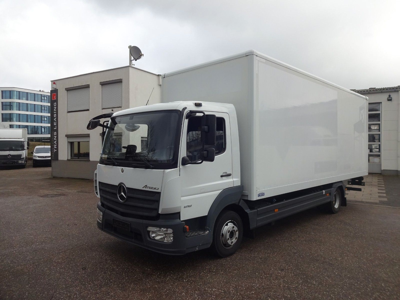 Mercedes-Benz Atego 818, Koffer mit Rolltor - Autoutilitară box: Foto 1 Mercedes-Benz Atego 818, Koffer mit Rolltor - Autoutilitară box: Foto 1