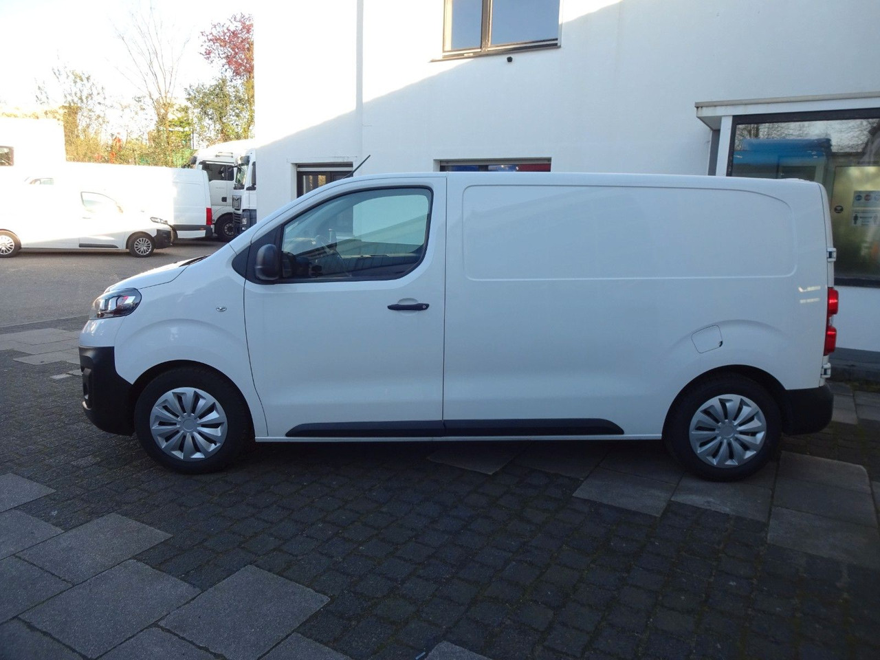 Opel 50 x Vivaro Kasten L1H1, Klima, PDC, Tempomat - Autoutilitară compactă: Foto 4 Opel 50 x Vivaro Kasten L1H1, Klima, PDC, Tempomat - Autoutilitară compactă: Foto 4
