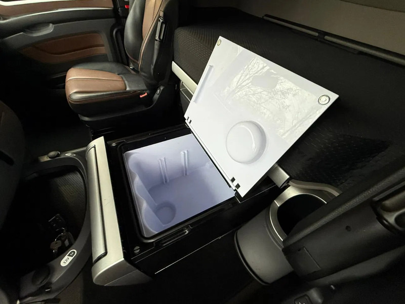 Cap tractor DAF XF 450 SSC Super Space LED Standairco Leer 574.149KM NL Truck APK 01-2026: Foto 11 Cap tractor DAF XF 450 SSC Super Space LED Standairco Leer 574.149KM NL Truck APK 01-2026: Foto 11