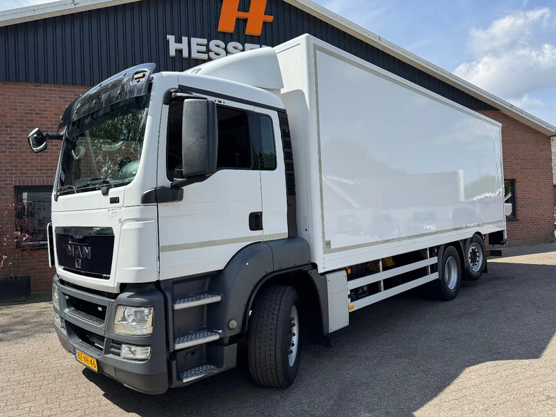 MAN TGS 26.320 EEV Koffer Stuuras AHK 2.500KG LBW 479.810! NL TRUCK - Camion furgon: Foto 1 MAN TGS 26.320 EEV Koffer Stuuras AHK 2.500KG LBW 479.810! NL TRUCK - Camion furgon: Foto 1