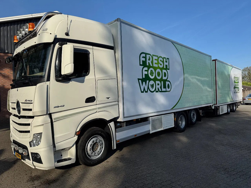 Mercedes-Benz Actros 2842 6X2 Gigaspace Koelcombi Carrier D+E - Camion izoterma: Foto 1 Mercedes-Benz Actros 2842 6X2 Gigaspace Koelcombi Carrier D+E - Camion izoterma: Foto 1