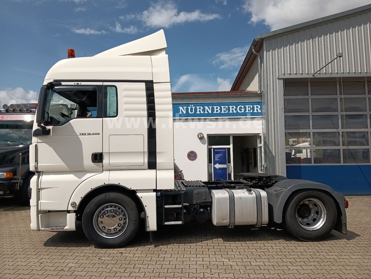 MAN TGX 18:440 FLT XLX 2xTank Klima Spoiler Kühlbox MAN TGX 18:440 FLT XLX 2xTank Klima Spoiler Kühlbox - Cap tractor: Foto 3 MAN TGX 18:440 FLT XLX 2xTank Klima Spoiler Kühlbox MAN TGX 18:440 FLT XLX 2xTank Klima Spoiler Kühlbox - Cap tractor: Foto 3