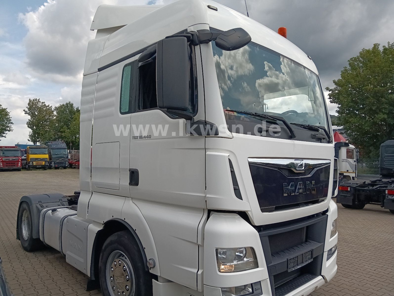 MAN TGX 18:440 FLT XLX 2xTank Klima Spoiler Kühlbox MAN TGX 18:440 FLT XLX 2xTank Klima Spoiler Kühlbox - Cap tractor: Foto 5 MAN TGX 18:440 FLT XLX 2xTank Klima Spoiler Kühlbox MAN TGX 18:440 FLT XLX 2xTank Klima Spoiler Kühlbox - Cap tractor: Foto 5