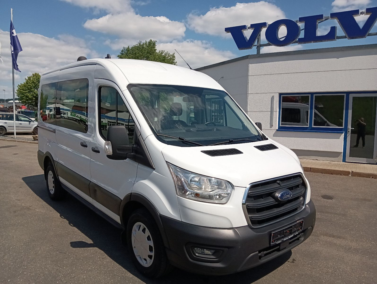 Ford Transit Kombi 350 L2 Trend 9-Sitzer 2xHeizung/Kl - Transport persoane, Autoutilitară cabină dublă: Foto 2 Ford Transit Kombi 350 L2 Trend 9-Sitzer 2xHeizung/Kl - Transport persoane, Autoutilitară cabină dublă: Foto 2