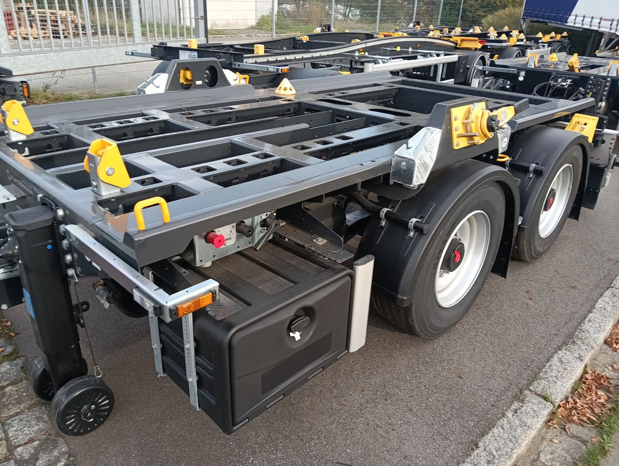 Hüffermann 2-A-MINI-CARRIER SAFETYFIX VERZINKT NEU TOP-PREI - Remorcă abroll/ Skiploader: Foto 3 Hüffermann 2-A-MINI-CARRIER SAFETYFIX VERZINKT NEU TOP-PREI - Remorcă abroll/ Skiploader: Foto 3