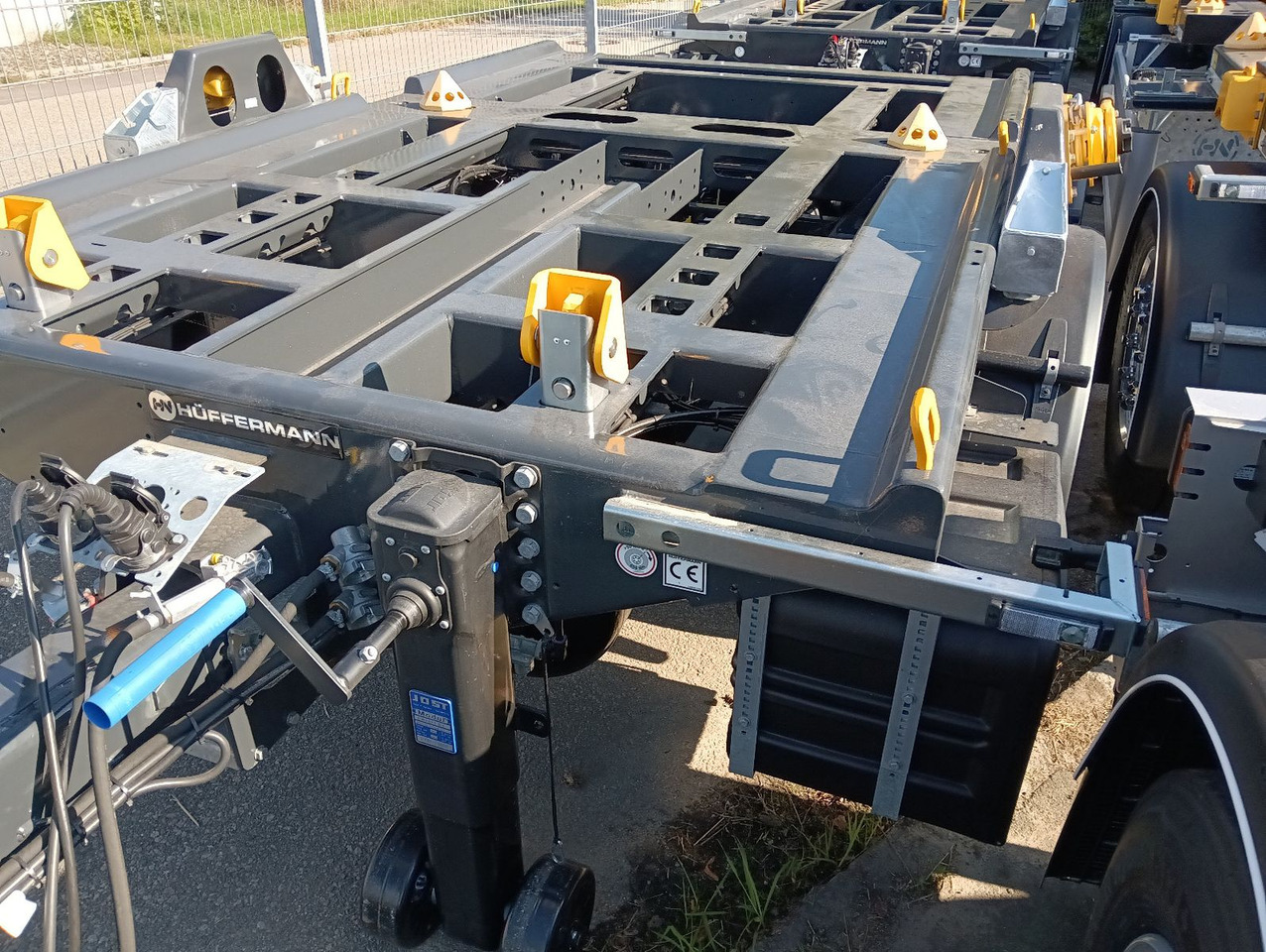 Hüffermann 2-A-MINI-CARRIER SAFETYFIX VERZINKT NEU TOP-PREI - Remorcă abroll/ Skiploader: Foto 4 Hüffermann 2-A-MINI-CARRIER SAFETYFIX VERZINKT NEU TOP-PREI - Remorcă abroll/ Skiploader: Foto 4