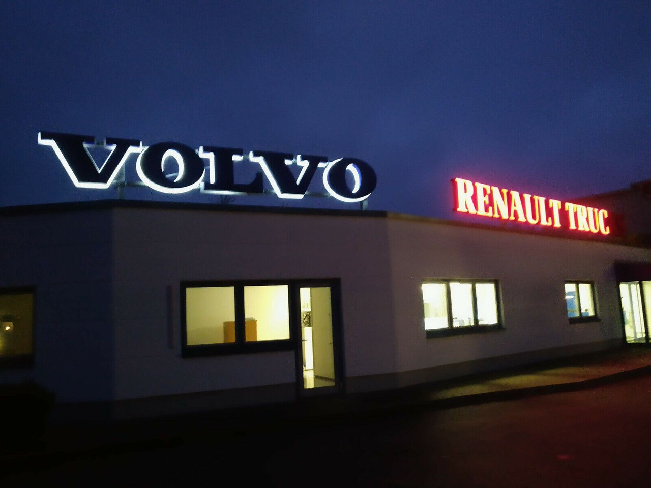 Dubă Iveco Daily Kasten HKa 35S21 V WB3520 AHK, Standheizun: Foto 24 Dubă Iveco Daily Kasten HKa 35S21 V WB3520 AHK, Standheizun: Foto 24