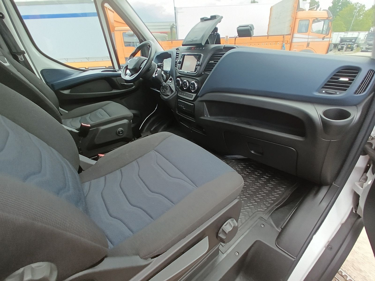 Dubă Iveco Daily Kasten HKa 35S21 V WB3520 AHK, Standheizun: Foto 12 Dubă Iveco Daily Kasten HKa 35S21 V WB3520 AHK, Standheizun: Foto 12