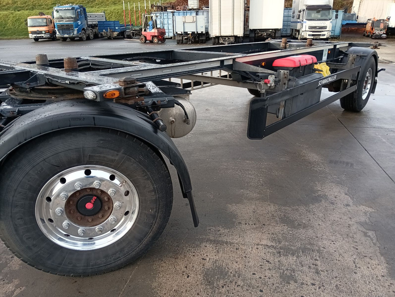 Schwarzmüller 2-A BDF 1,22/1,32 ALCOA Alufelgen ADR 120tkm TÜV Schwarzmüller 2-A BDF 1,22/1,32 ALCOA Alufelgen ADR 120tkm TÜV - Remorcă transport containere/ Swap body: Foto 4 Schwarzmüller 2-A BDF 1,22/1,32 ALCOA Alufelgen ADR 120tkm TÜV Schwarzmüller 2-A BDF 1,22/1,32 ALCOA Alufelgen ADR 120tkm TÜV - Remorcă transport containere/ Swap body: Foto 4