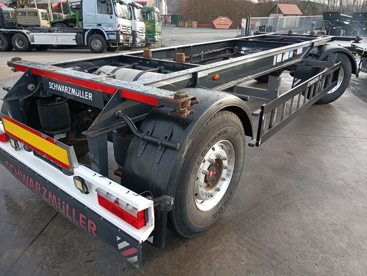 Schwarzmüller 2-A BDF 1,22/1,32 ALCOA Alufelgen ADR 120tkm TÜV Schwarzmüller 2-A BDF 1,22/1,32 ALCOA Alufelgen ADR 120tkm TÜV - Remorcă transport containere/ Swap body: Foto 3 Schwarzmüller 2-A BDF 1,22/1,32 ALCOA Alufelgen ADR 120tkm TÜV Schwarzmüller 2-A BDF 1,22/1,32 ALCOA Alufelgen ADR 120tkm TÜV - Remorcă transport containere/ Swap body: Foto 3