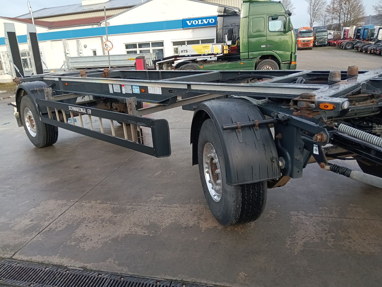 Schwarzmüller 2-A BDF 1,22/1,32 ALCOA Alufelgen ADR 120tkm TÜV Schwarzmüller 2-A BDF 1,22/1,32 ALCOA Alufelgen ADR 120tkm TÜV - Remorcă transport containere/ Swap body: Foto 5 Schwarzmüller 2-A BDF 1,22/1,32 ALCOA Alufelgen ADR 120tkm TÜV Schwarzmüller 2-A BDF 1,22/1,32 ALCOA Alufelgen ADR 120tkm TÜV - Remorcă transport containere/ Swap body: Foto 5