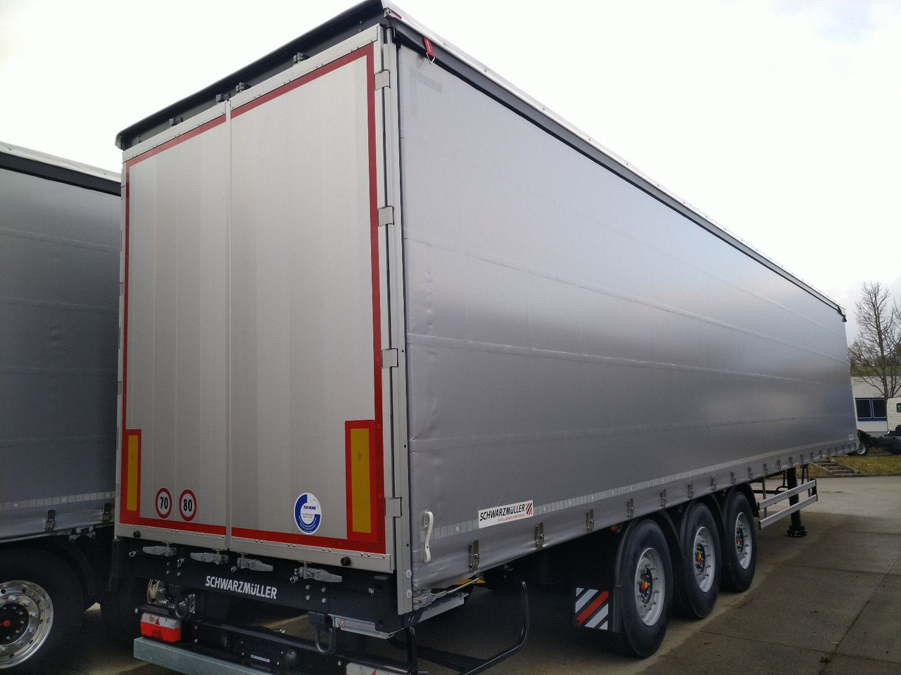 Schwarzmüller PowerLine LIFT/LENKACHSE HUBDACH 5880kg NEU Schwarzmüller PowerLine LIFT/LENKACHSE HUBDACH 5880kg NEU - Semiremorcă prelată: Foto 4 Schwarzmüller PowerLine LIFT/LENKACHSE HUBDACH 5880kg NEU Schwarzmüller PowerLine LIFT/LENKACHSE HUBDACH 5880kg NEU - Semiremorcă prelată: Foto 4