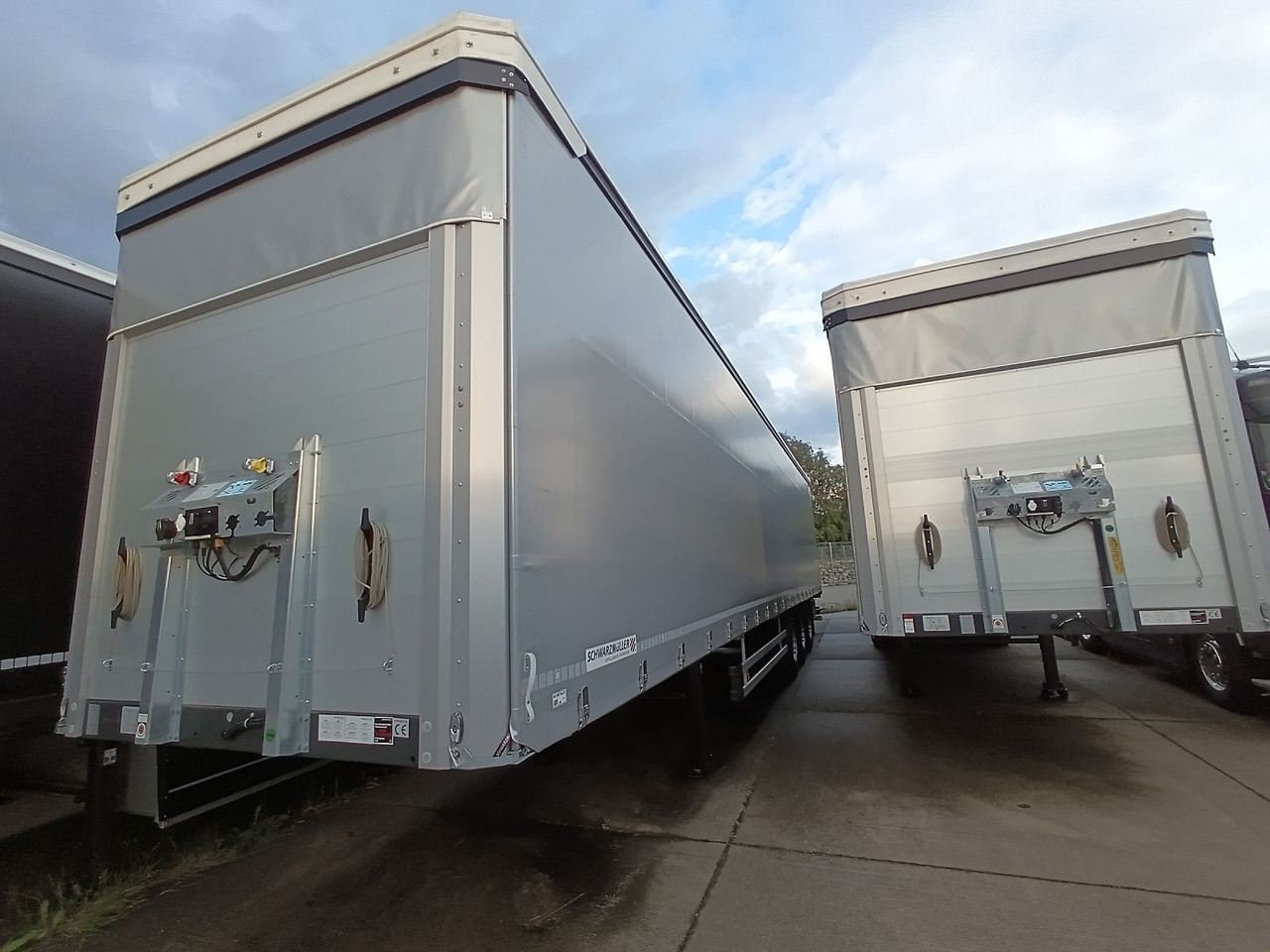 Schwarzmüller PowerLine LIFT/LENKACHSE HUBDACH 5880kg NEU Schwarzmüller PowerLine LIFT/LENKACHSE HUBDACH 5880kg NEU - Semiremorcă prelată: Foto 3 Schwarzmüller PowerLine LIFT/LENKACHSE HUBDACH 5880kg NEU Schwarzmüller PowerLine LIFT/LENKACHSE HUBDACH 5880kg NEU - Semiremorcă prelată: Foto 3