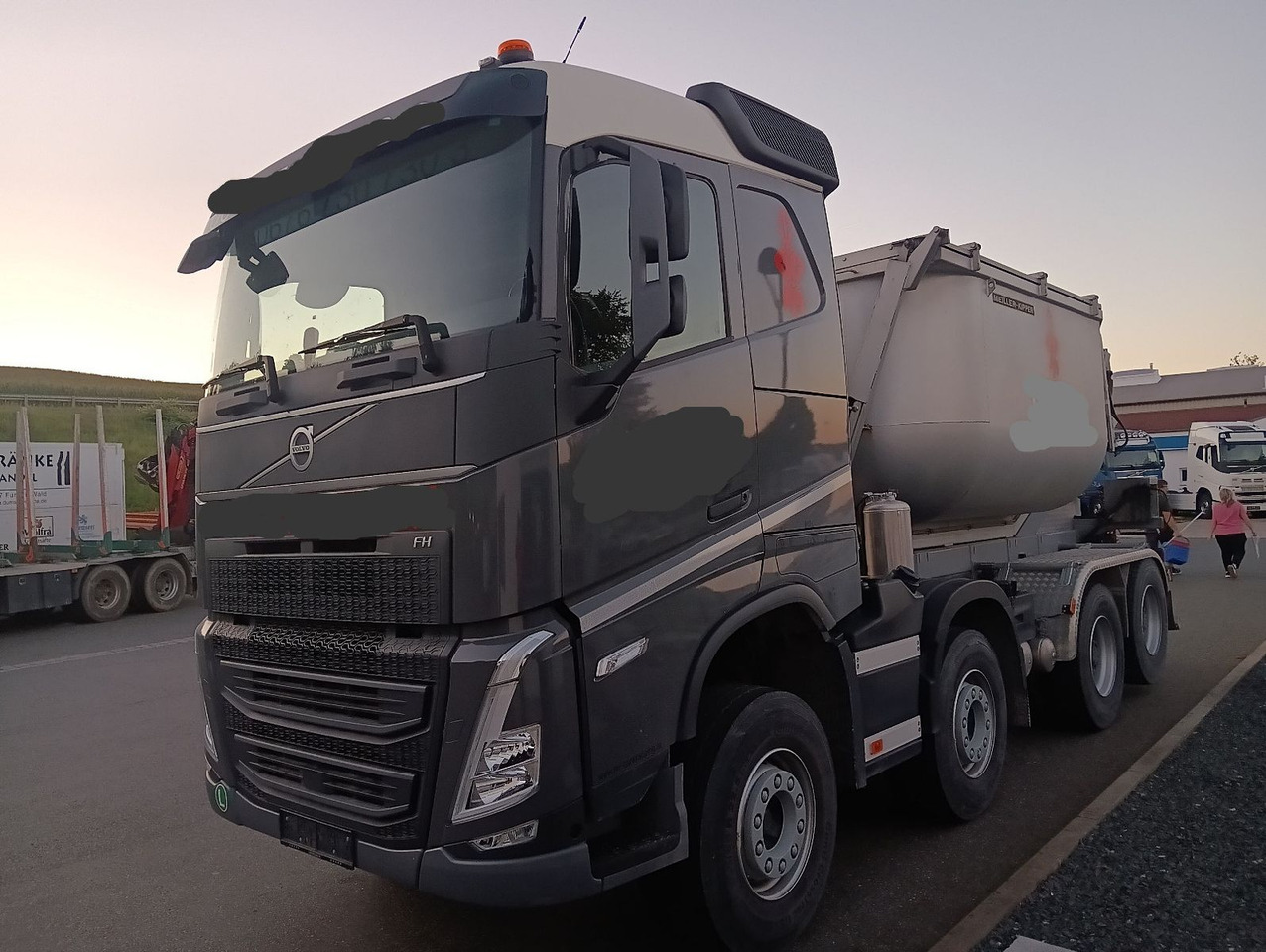 Volvo FH500 8x4R RETARDER LIFT MEILLER-Asphalt FunkAHK - Camion basculantă: Foto 1 Volvo FH500 8x4R RETARDER LIFT MEILLER-Asphalt FunkAHK - Camion basculantă: Foto 1