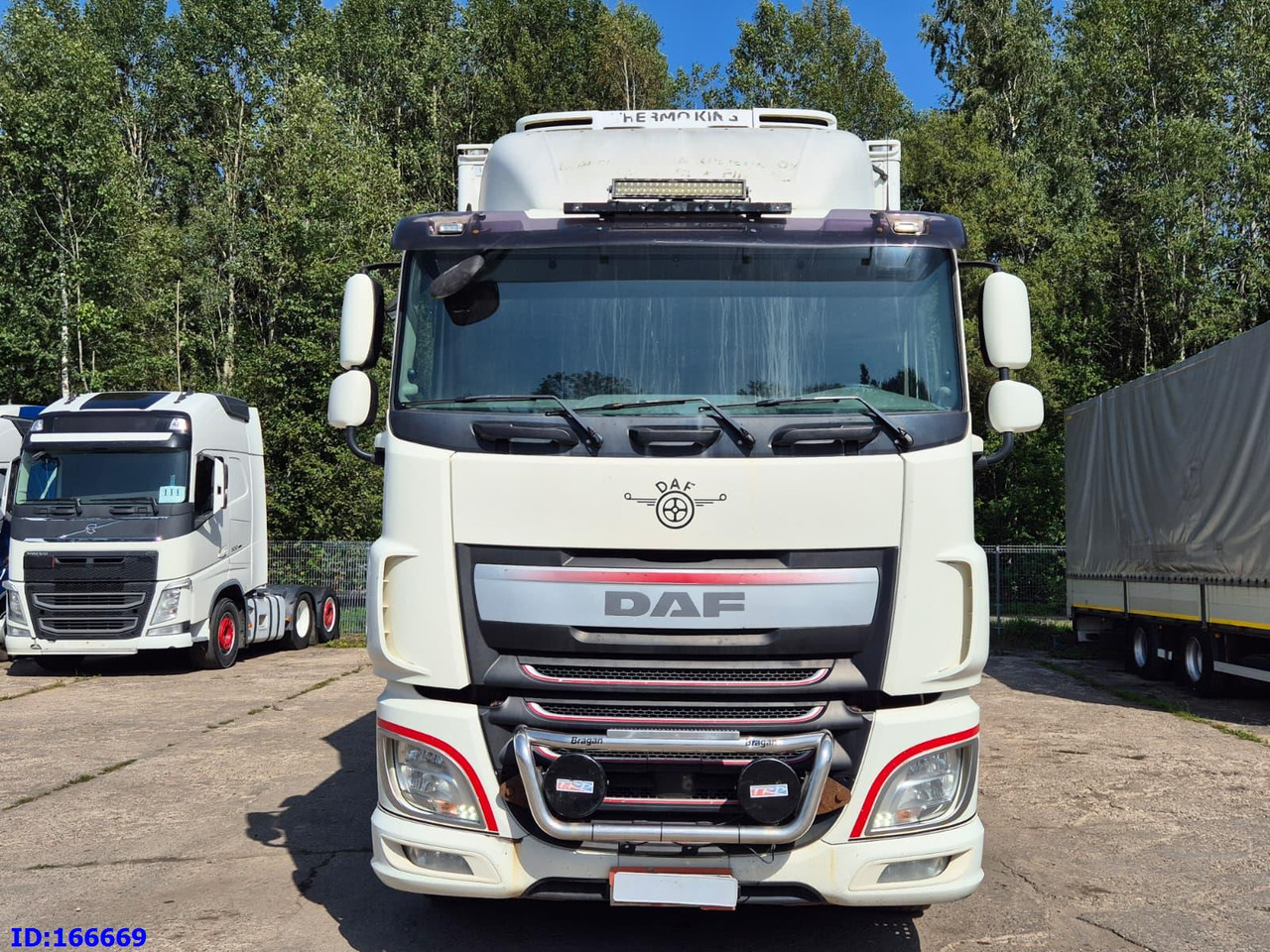 DAF XF 106.460 FAR 6X2 Euro6 - Camion frigider: Foto 2 DAF XF 106.460 FAR 6X2 Euro6 - Camion frigider: Foto 2