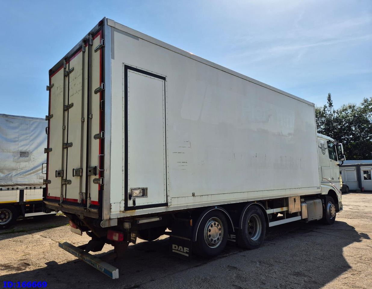 DAF XF 106.460 FAR 6X2 Euro6 - Camion frigider: Foto 5 DAF XF 106.460 FAR 6X2 Euro6 - Camion frigider: Foto 5